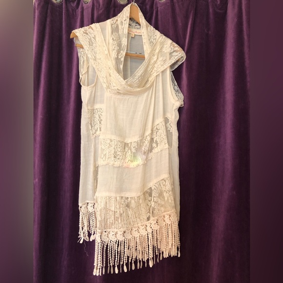 Pretty Angel Lace Accent Vest/Beach cover. - Picture 8 of 14